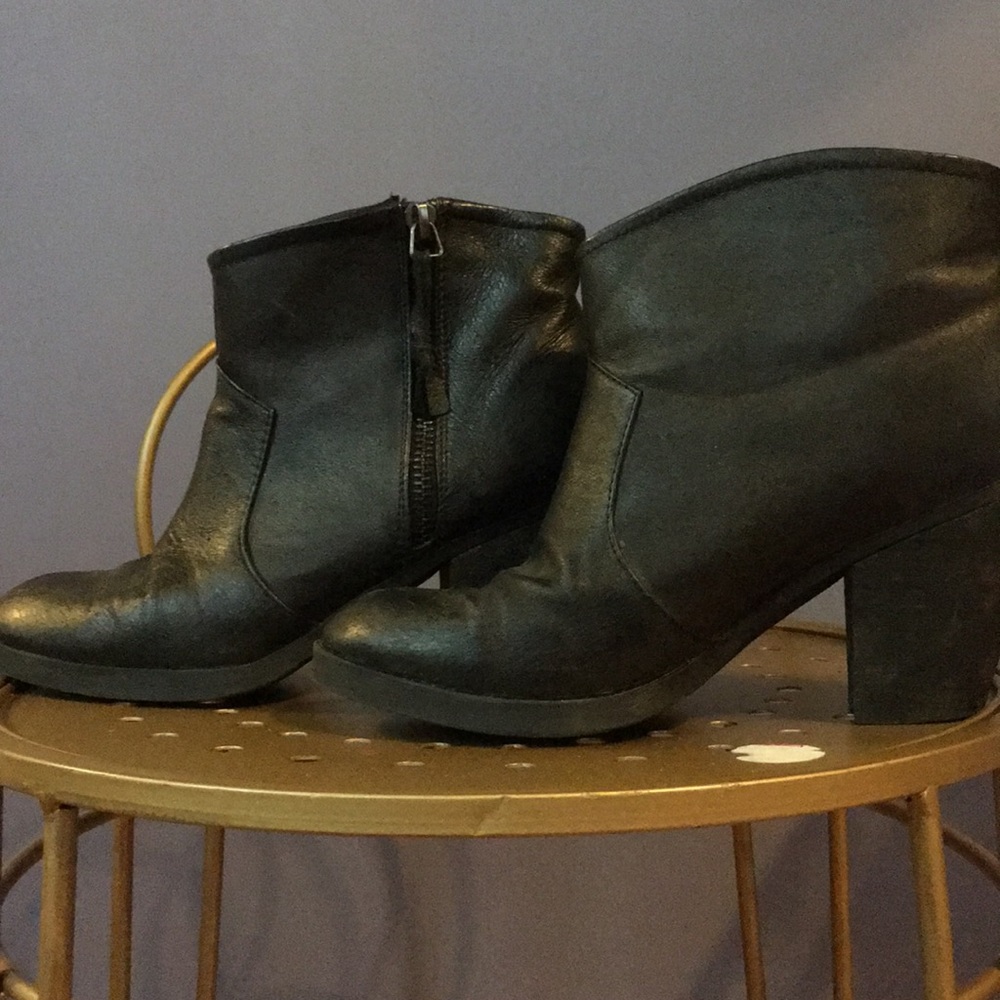 Steve Madden Black Leather Booties size 6
